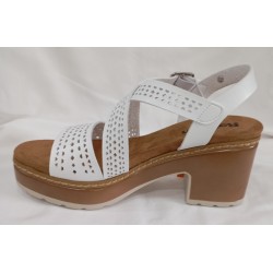 Sandalia branca plataforma /vegan